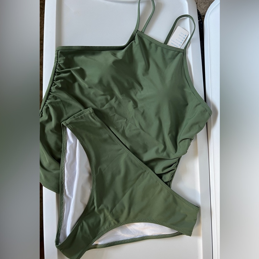 Beachsissi Ruched Design Tummy Control Tankini Set - size large - NWT